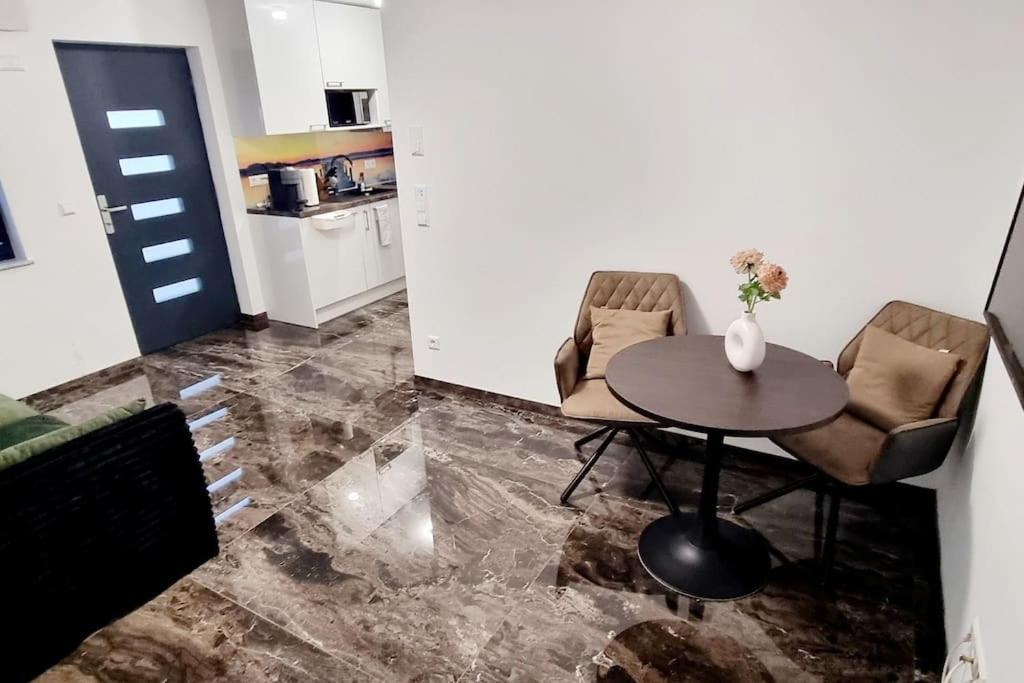 Einliegerwohnung Neu In Vaihingen Enz Horrheim Buitenkant foto